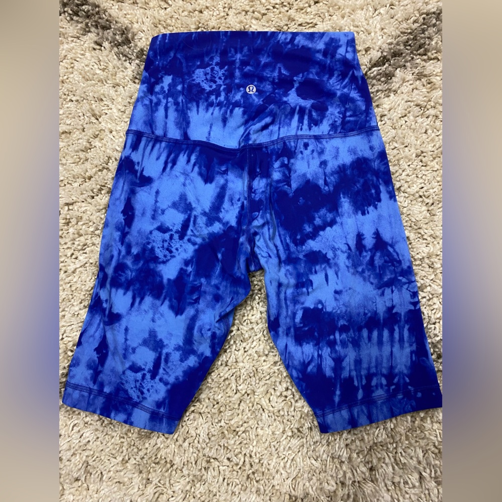 8001-Lululemon Align Super High Rise Short 10" *Game Day Blue Multi- size 6
